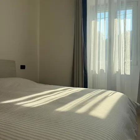 Gaia House With Parking Free * コモ