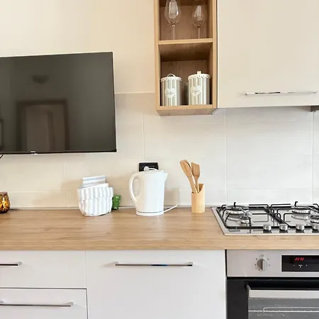 Gaia House With Parking Free *